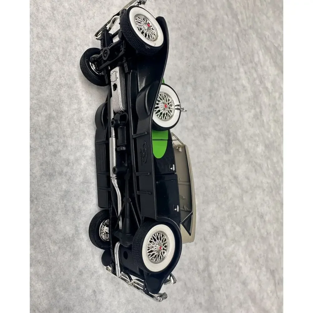 A53 1934 DUESENBERG MODEL J BLACK/GREEN 1/18 DIECAST SIGNATURE MODELS 18110